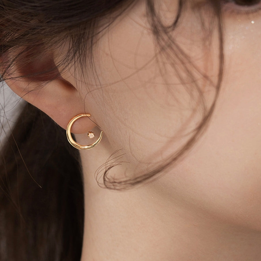 Crescent and Star Earstuds in Gold