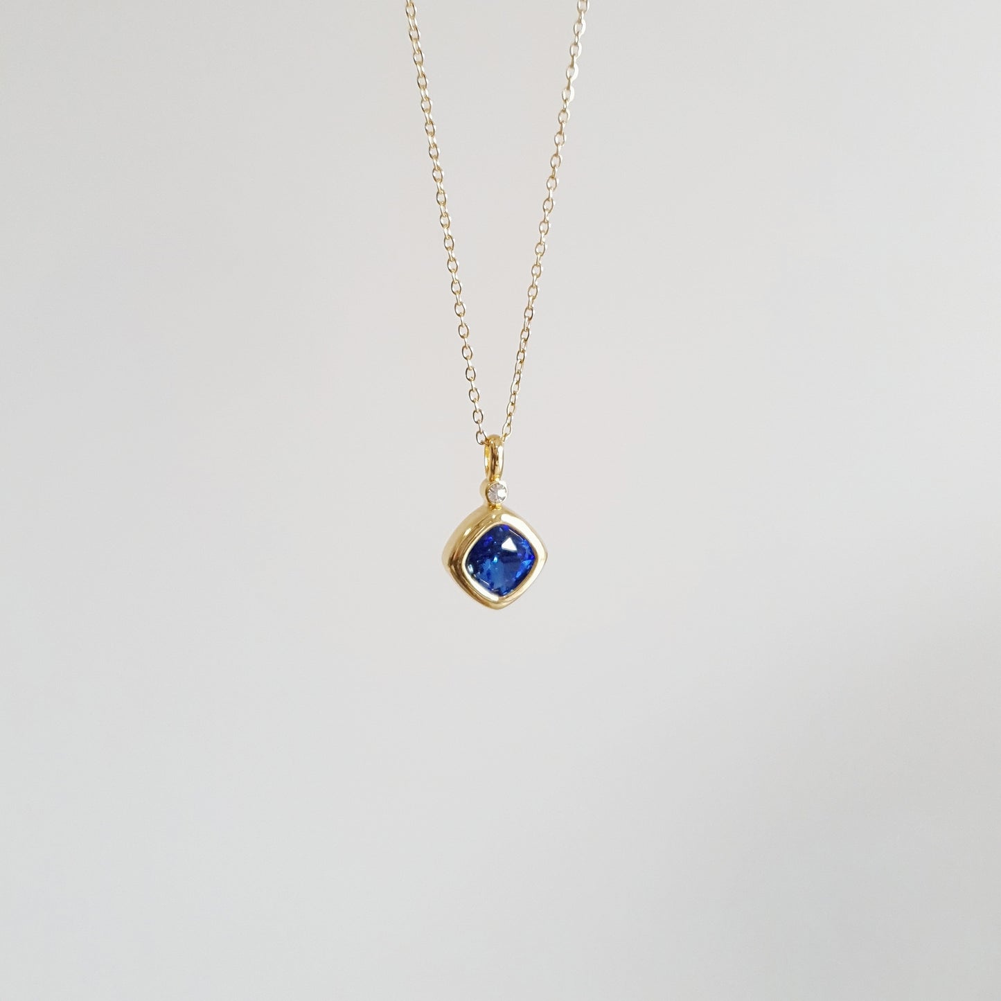 The Magic Cube Necklace (Sapphire)