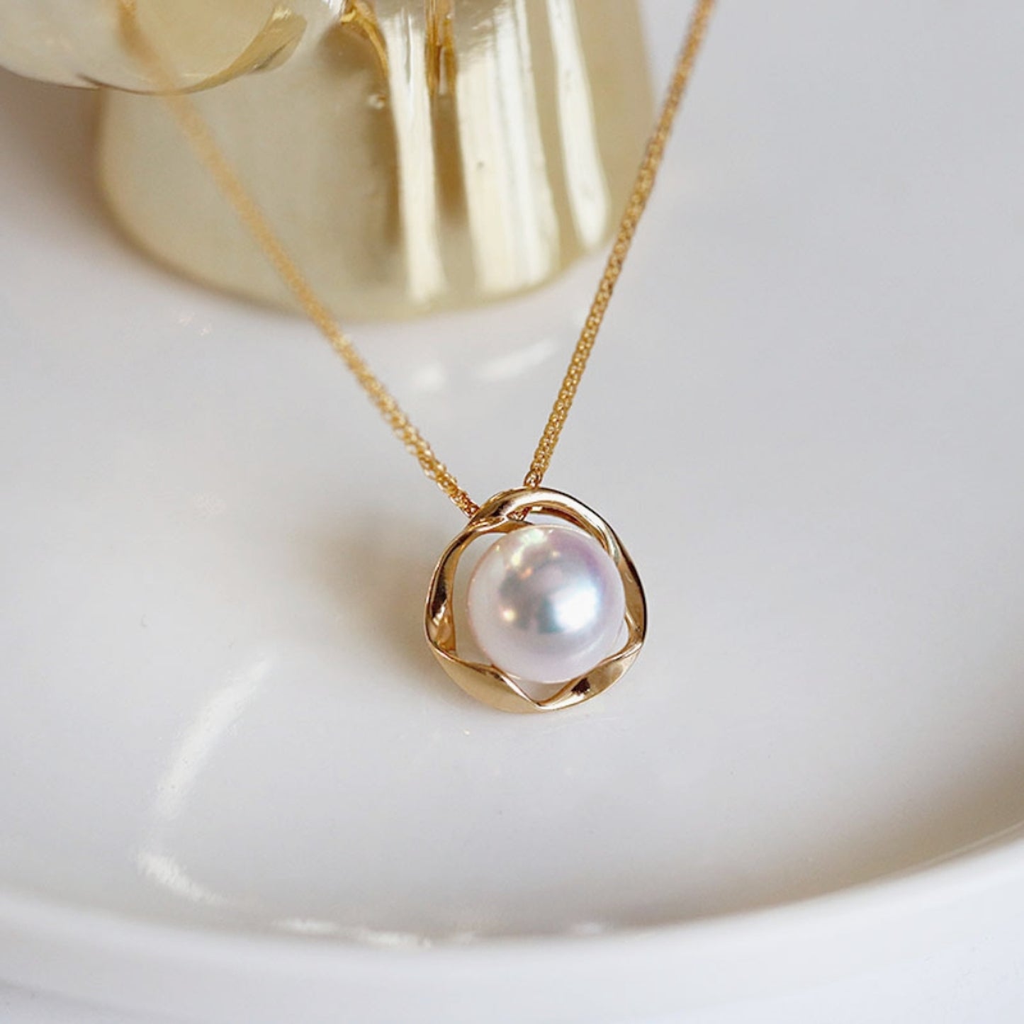 Solitaire Pearl Necklace